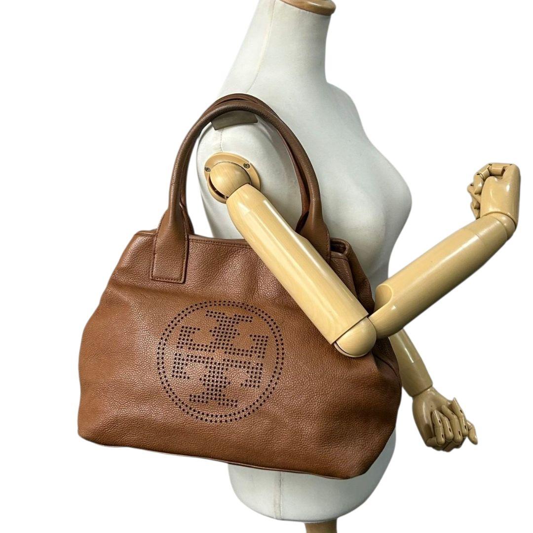 TORY BURCH トリーバーチ トートバッグ ブラウン 茶 デカロゴ パンチング レザー 本革 ワンショルダー ハンドバッグ 肩掛け可 自立可 ゴールド金具 s88 おしゃれ 高級感