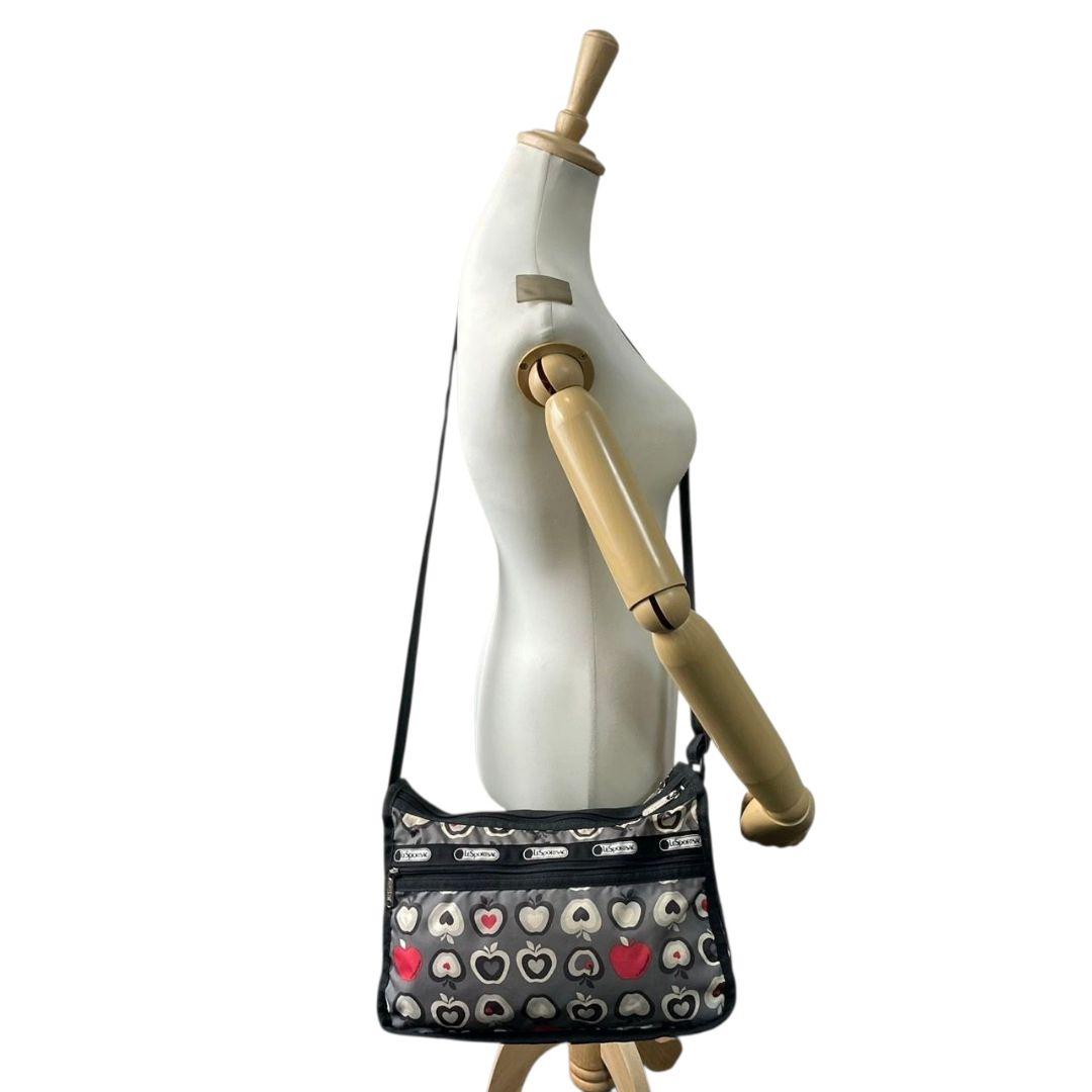 レスポートサック　ショルダーバッグ　グレー　総柄　リンゴ　斜め掛け可　T4　ナイロン　LeSportsac　ロゴ　レッド