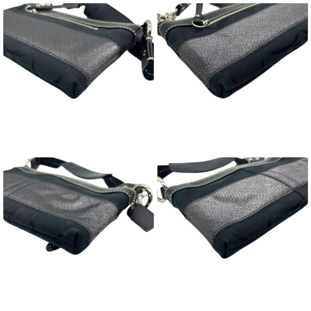 美品 コーチ ハンドバッグ ブラック 黒 グレー シグネチャー ワンショルダー キャンバス レザー アクセサリーポーチ 肩掛け可 肩かけ可 シルバー金具 チャーム付き 10120 s33 COACH 上品