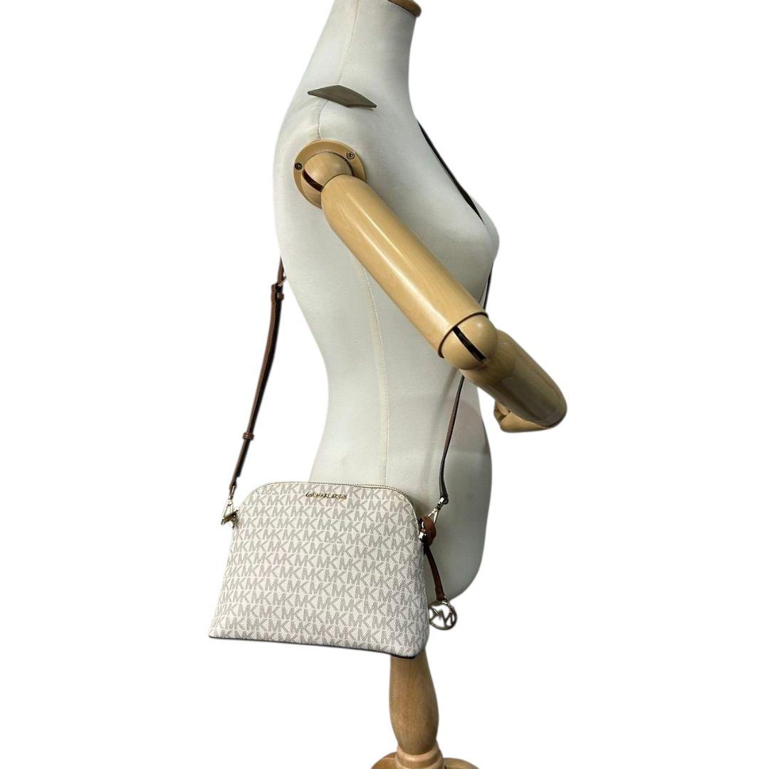 美品　マイケルコース　ショルダーバッグ　白　モノグラム　斜め掛け可　s15　PVC　レザー　本革　ホワイト　ブラウン　自立可　ゴールド金具　ロゴ　チャーム付き