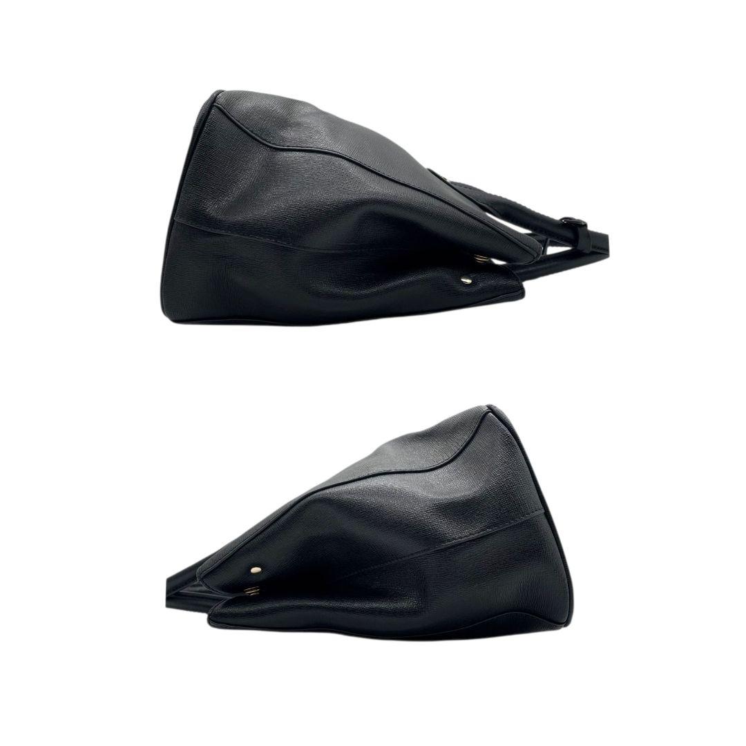 フルラ トートバッグ ブラック 2way レザー ショルダーバッグ ハンドバッグ 本革 ロゴチャーム ロゴプレート ゴールド金具 FURLA