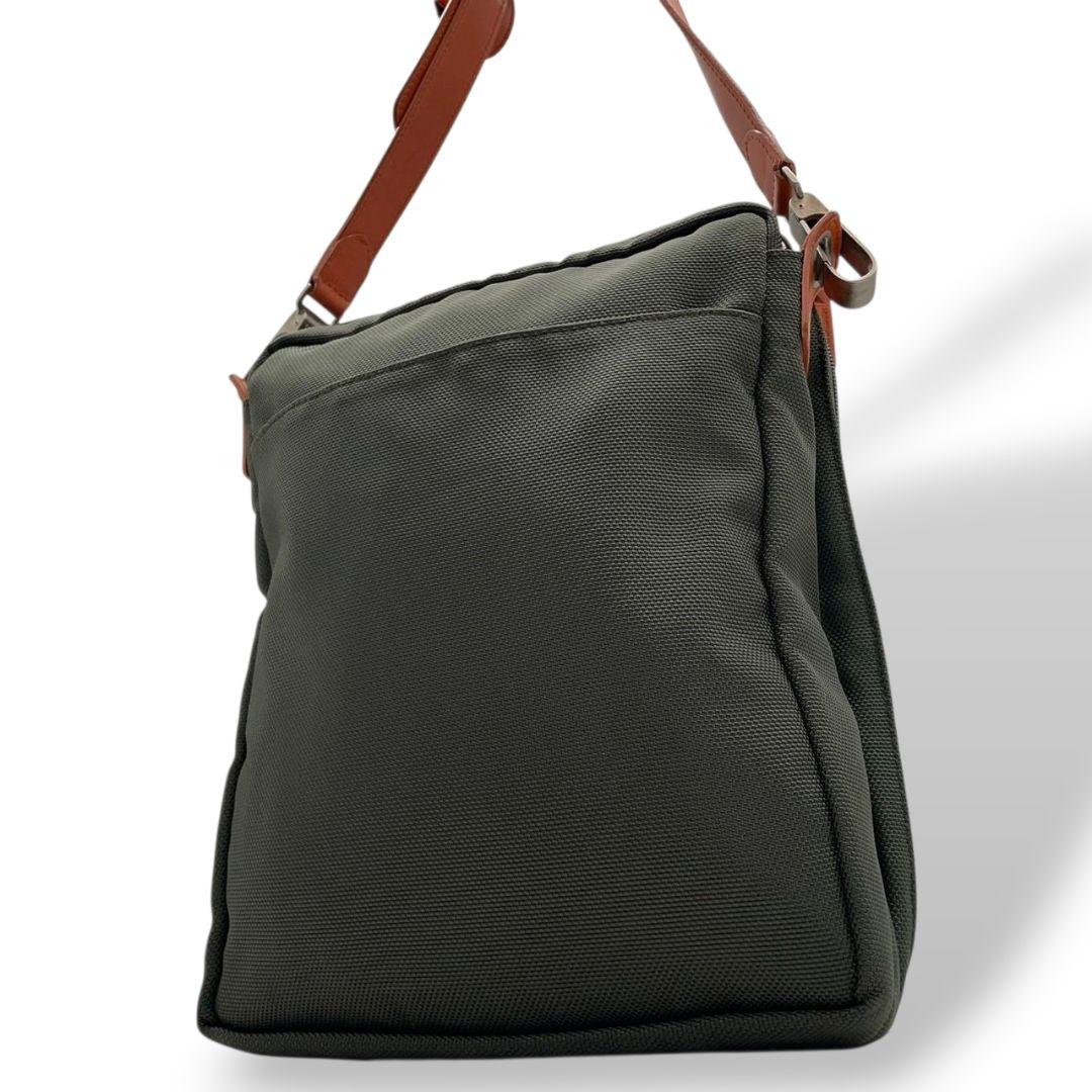 ハンティングワールド ショルダーバッグ 緑 グリーン 茶 ブラウン キャンバス レザー 本革 斜め掛け可 A4収納 ロゴタグ HUNTING WORLD オシャレ 本物保証 鑑定済 スピード発送