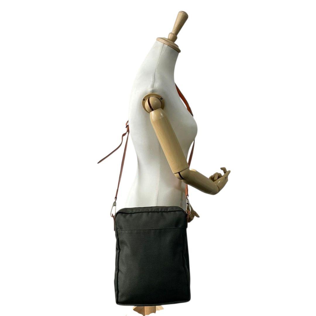 ハンティングワールド ショルダーバッグ 緑 グリーン 茶 ブラウン キャンバス レザー 本革 斜め掛け可 A4収納 ロゴタグ HUNTING WORLD オシャレ 本物保証 鑑定済 スピード発送