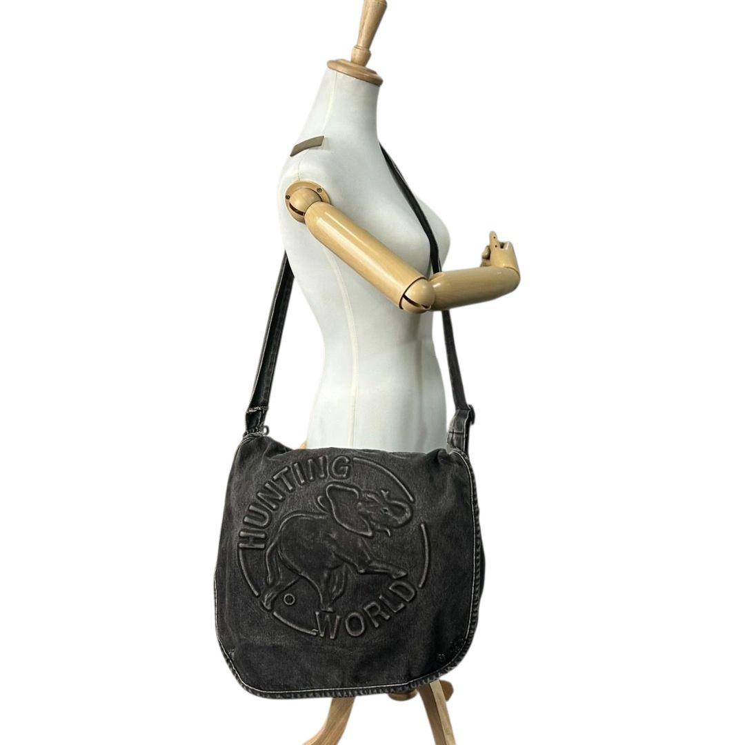ハンティングワールド ショルダーバッグ 黒 デカロゴ デニム T8 A4収納 斜め掛け可 ワンショルダー ハンドバッグ トートバッグ ブラック グレー アメリカ製 HUNTING WORLD