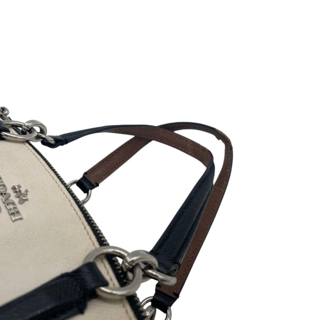 コーチ　ハンドバッグ　白　バイカラー　2way　斜め掛け可　チェーン　s9　ショルダーバッグ　トートバッグ　レザー　本革　アイボリー　ブラック　ロゴ　シルバー金具　F57487