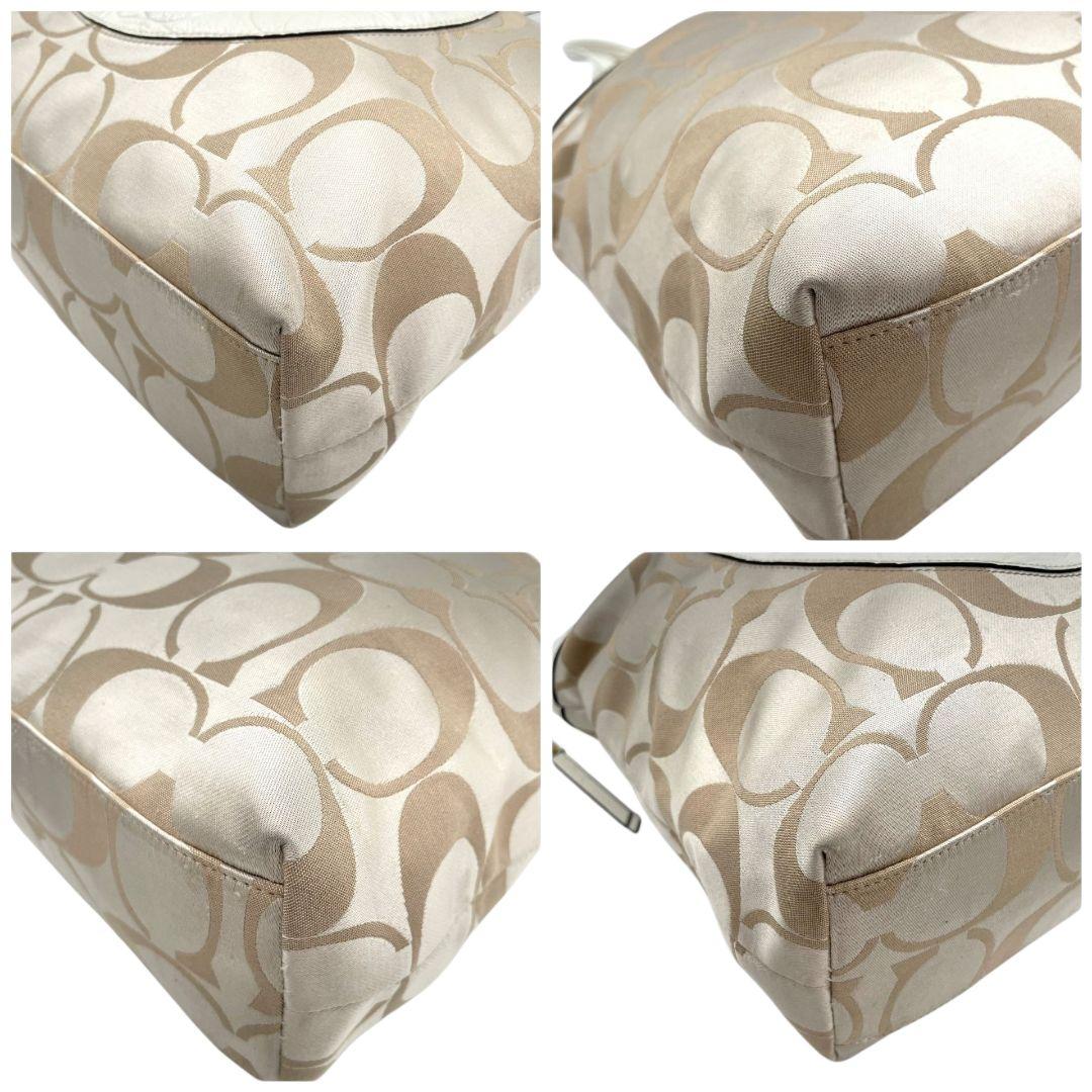 コーチ トートバッグ 白 シグネチャー ワンショルダー キャンバス s14 ハンドバッグ 肩掛け可 A4収納 本革 アイボリー パテントレザー ゴールド金具 F18335