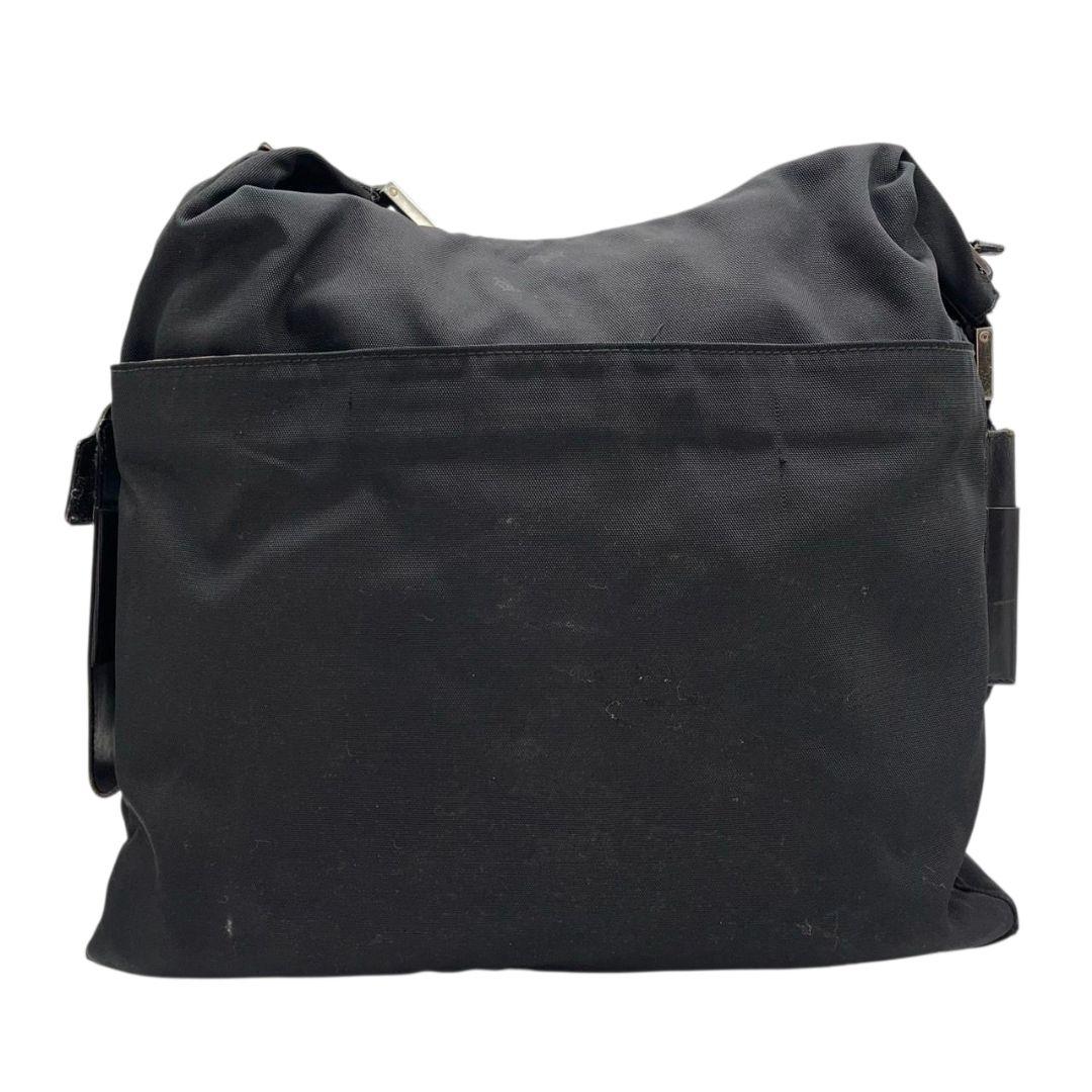 GUCCI グッチ ショルダーバッグ ブラック 黒 ホーボー ロゴプレート A4収納 ワンショル トートバッグ ハンドバッグ ナイロン レザー シルバー金具 s57 上品 高級感
