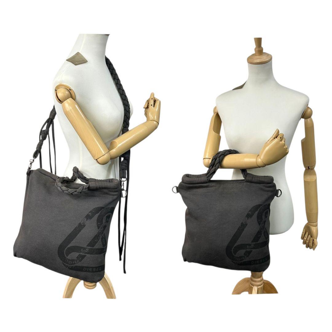 ディーゼル DIESEL トートバッグ グレー スウェード デカロゴ 2way ハンドバッグ ショルダーバッグ A4収納 斜め掛け可 編み込み デザイン Vロゴ s55