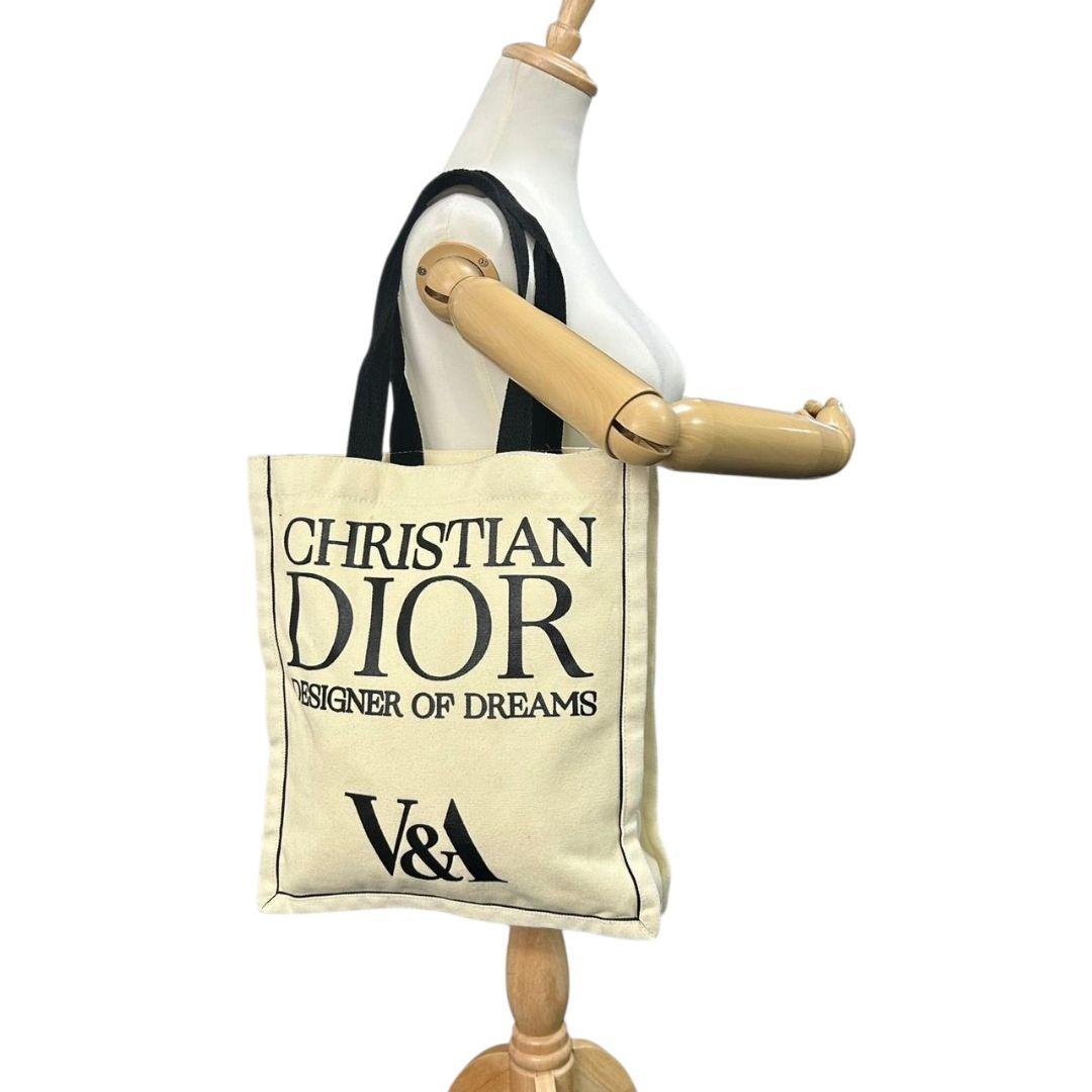ディオール　トートバッグ　白　デカロゴ　V&A　キャンバス　黒　A4収納　T7　ハンドバッグ　ホワイト　ブラック　肩掛け可　Christian Dior