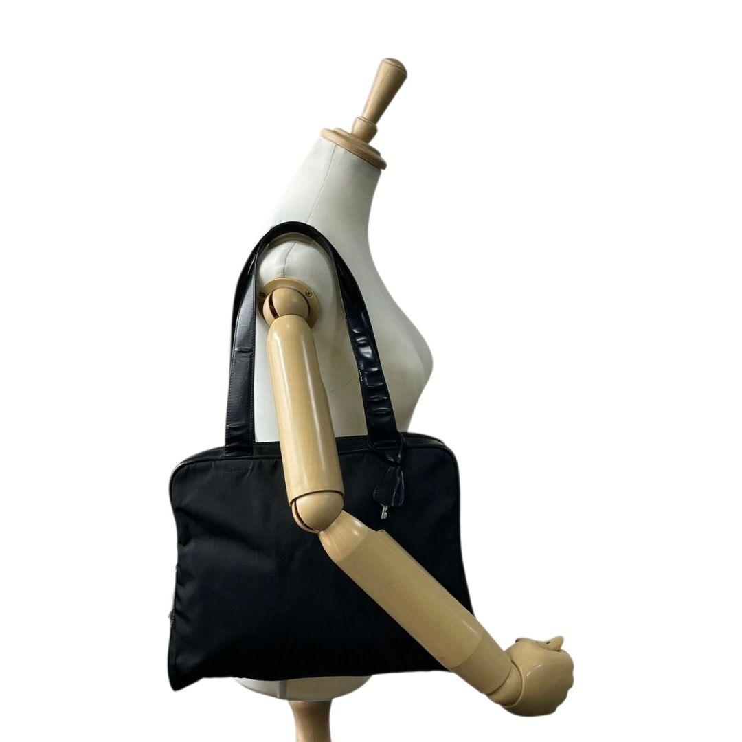 プラダ PRADA ハンドバッグ テスート ナイロン レザー エナメル 黒 ブラック 三角ロゴプレート A4収納 ワンショルダー トートバッグ 肩掛け可 z2 31
