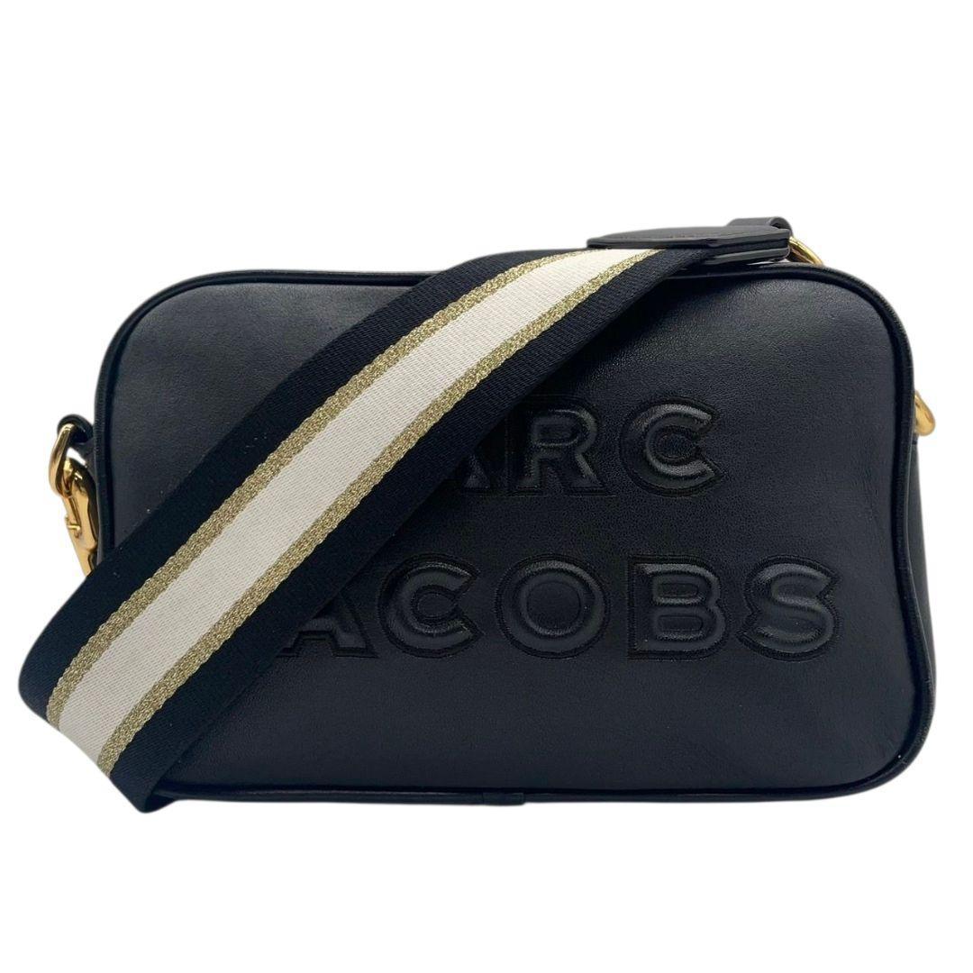 MARC JACOBS マークジェイコブス ショルダーバッグ ブラック 黒 デカロゴ レザー 本革 斜め掛け可 ゴールド金具 ロゴプレート s88 コンパクト 高級感 スタイリッシュ