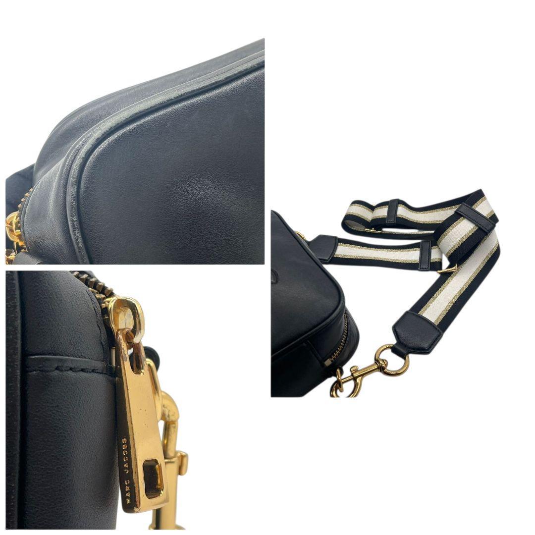 MARC JACOBS マークジェイコブス ショルダーバッグ ブラック 黒 デカロゴ レザー 本革 斜め掛け可 ゴールド金具 ロゴプレート s88 コンパクト 高級感 スタイリッシュ
