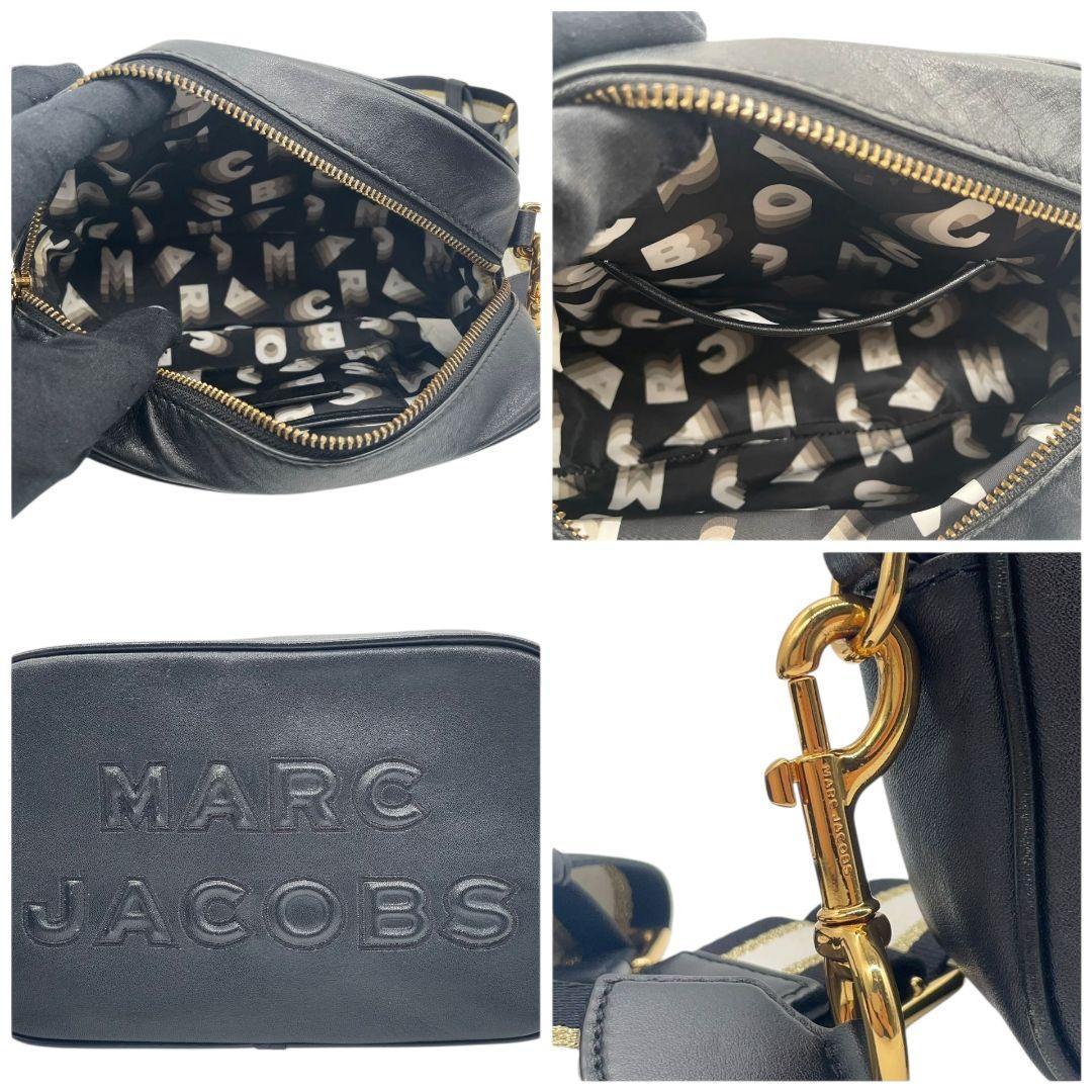 MARC JACOBS マークジェイコブス ショルダーバッグ ブラック 黒 デカロゴ レザー 本革 斜め掛け可 ゴールド金具 ロゴプレート s88 コンパクト 高級感 スタイリッシュ
