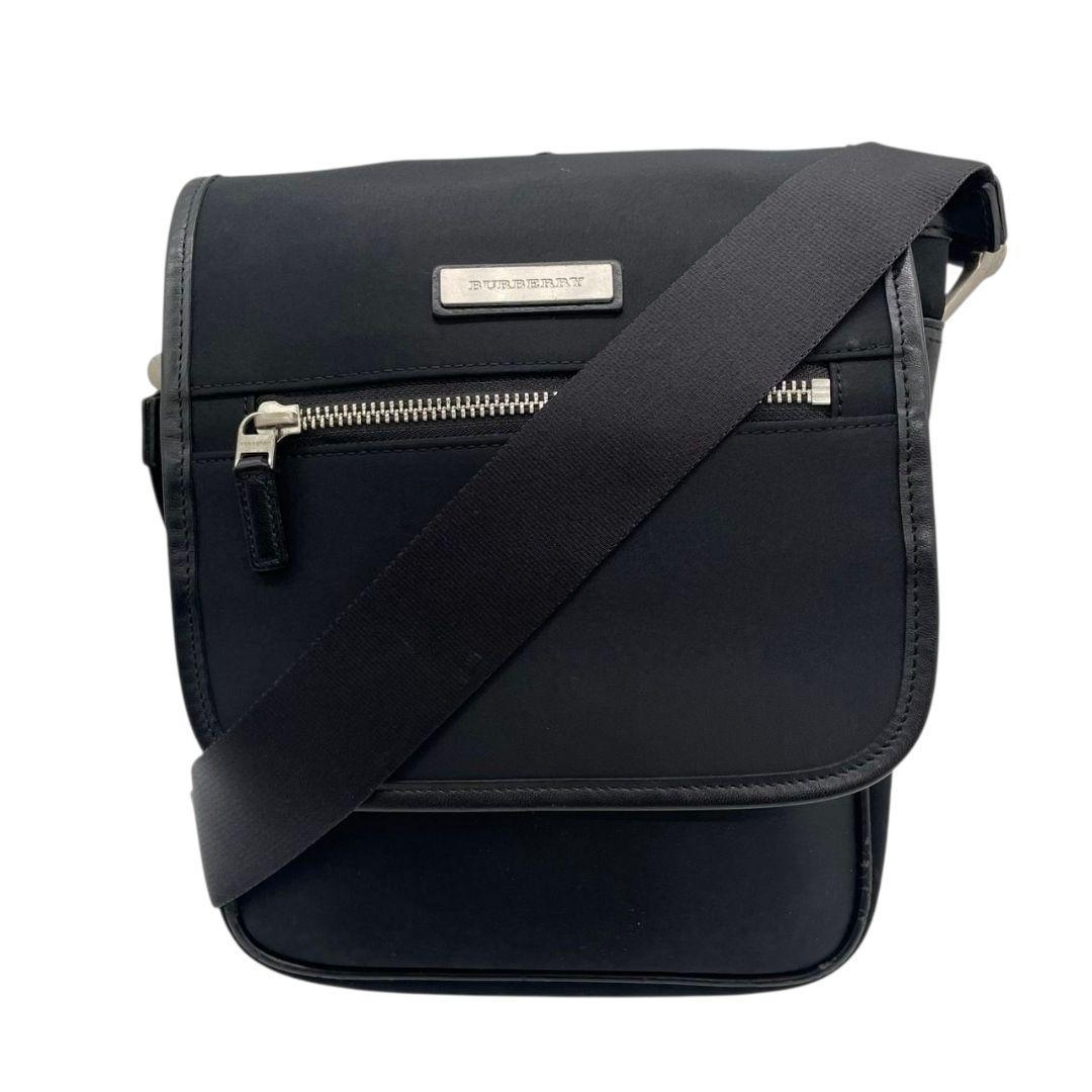 バーバリー ショルダーバッグ 黒 ブラック ロゴプレート フラップ ナイロン レザー 斜め掛け可 シルバー金具 シンプル 高級感 BURBERRY S18