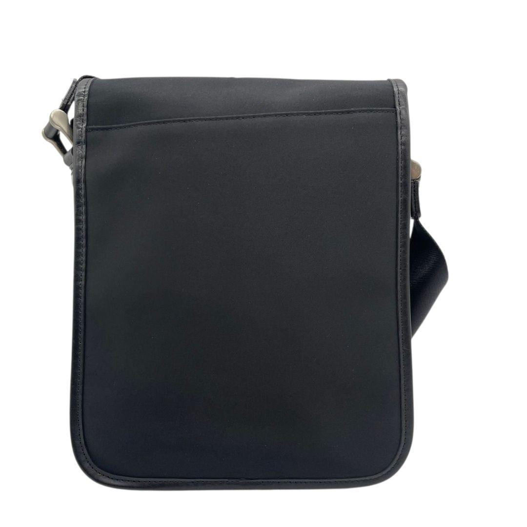 バーバリー ショルダーバッグ 黒 ブラック ロゴプレート フラップ ナイロン レザー 斜め掛け可 シルバー金具 シンプル 高級感 BURBERRY S18