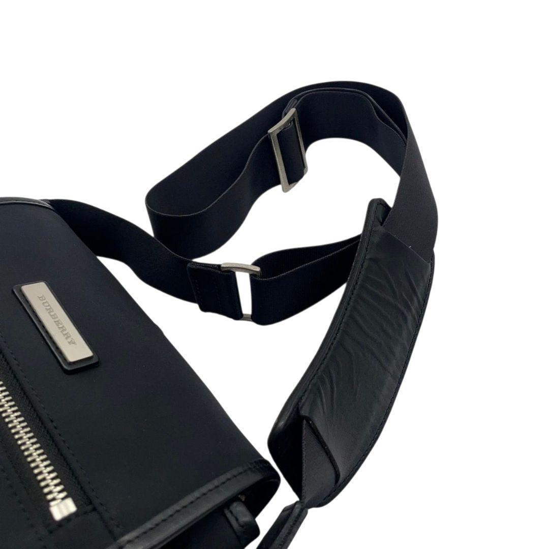 バーバリー ショルダーバッグ 黒 ブラック ロゴプレート フラップ ナイロン レザー 斜め掛け可 シルバー金具 シンプル 高級感 BURBERRY S18