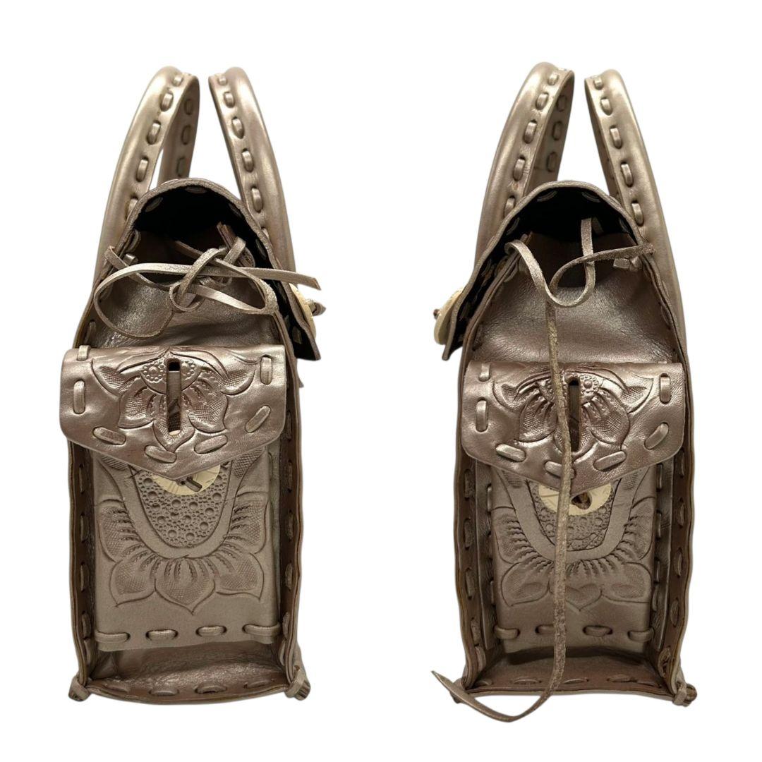 カービングトライブス ハンドバッグ ゴールド カービングバッグ 自立可 H トートバッグ レザー 本革 型押し フラップ Carving Tribes 上品 高級感 エレガント 大人可愛い