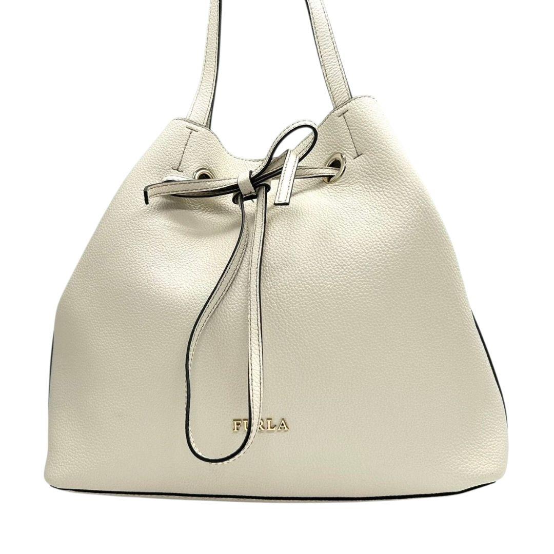 美品 フルラ ショルダーバッグ 白 巾着 レザー 本革 ワンショルダー s9 ハンドバッグ トートバッグ 肩掛け可 肩かけ可 ホワイト ゴールド金具 ロゴ 自立可 FURLA