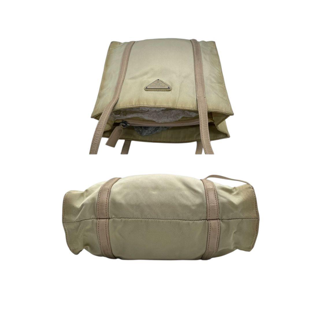 プラダ テスート トートバッグ ベージュ 三角ロゴプレート シルバー金具 ワンショルダー 肩掛け可 レザー ハンドバッグ