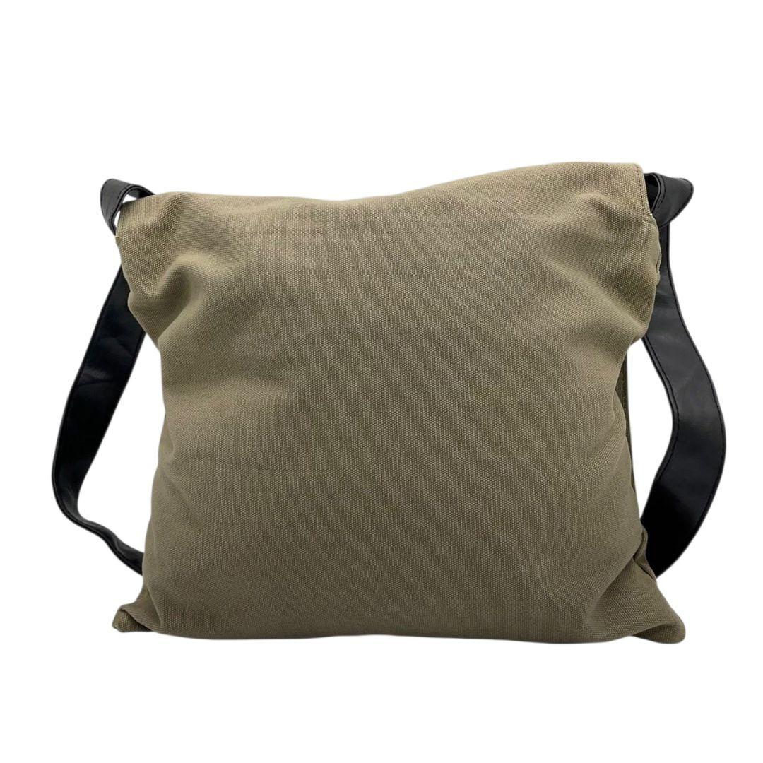 エンポリオアルマーニ　ショルダーバッグ　緑　ブランドロゴ　フラップ　A4収納　T6　キャンバス　斜め掛け可　グリーン　ブラック　黒　EMPORIO ARMANI　オシャレ　本物保証　鑑定済　スピード発送