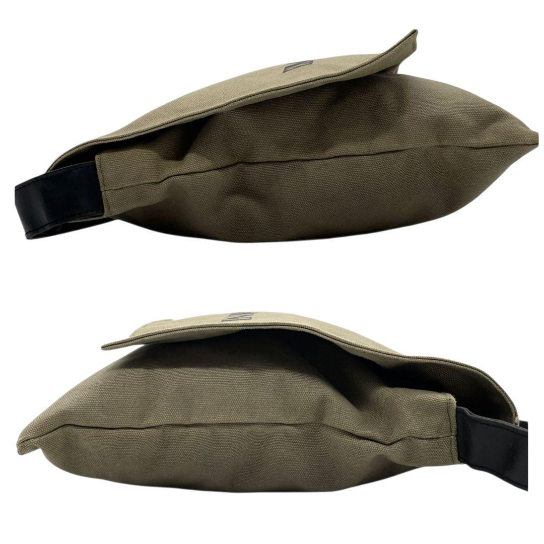 エンポリオアルマーニ　ショルダーバッグ　緑　ブランドロゴ　フラップ　A4収納　T6　キャンバス　斜め掛け可　グリーン　ブラック　黒　EMPORIO ARMANI　オシャレ　本物保証　鑑定済　スピード発送