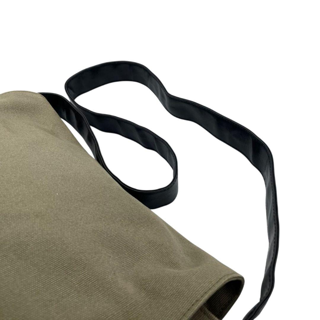 エンポリオアルマーニ　ショルダーバッグ　緑　ブランドロゴ　フラップ　A4収納　T6　キャンバス　斜め掛け可　グリーン　ブラック　黒　EMPORIO ARMANI　オシャレ　本物保証　鑑定済　スピード発送