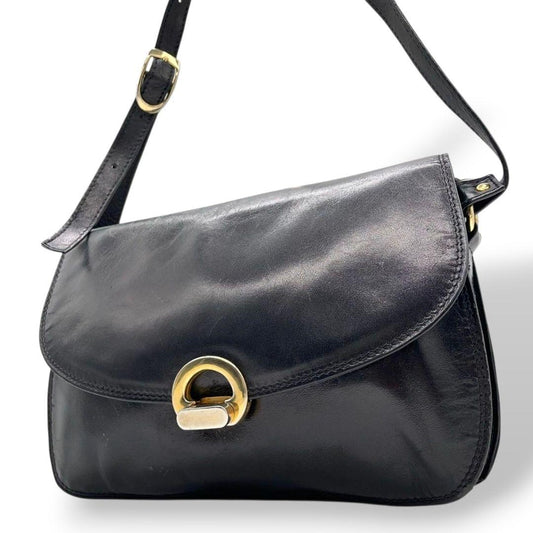 ノーブランド ショルダーバッグ 黒 ブラック フラップ レザー 本革 ゴールド金具 斜め掛け可 シンプル 上品 おしゃれ 通勤 通学 カジュアル 高級感 スタイリッシュ