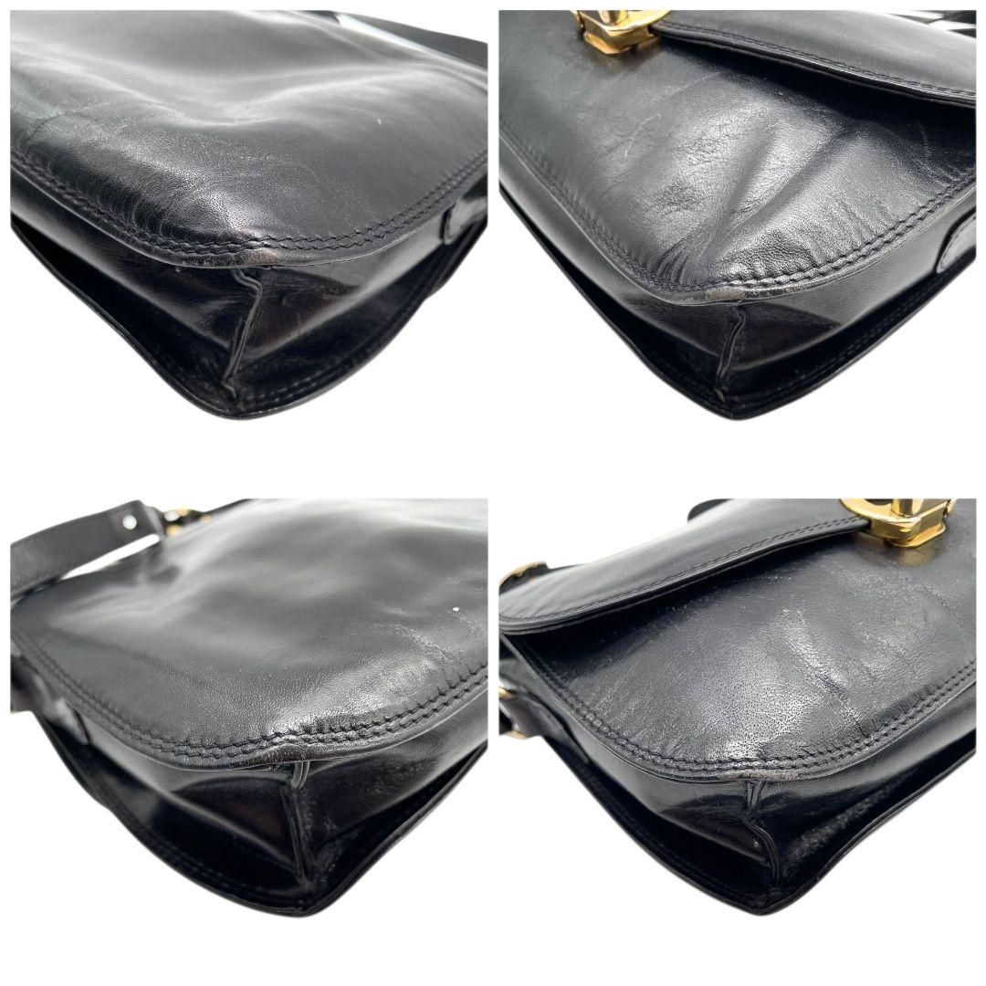 ノーブランド ショルダーバッグ 黒 ブラック フラップ レザー 本革 ゴールド金具 斜め掛け可 シンプル 上品 おしゃれ 通勤 通学 カジュアル 高級感 スタイリッシュ