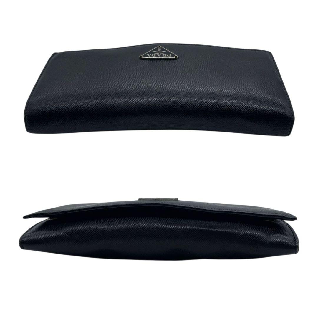 プラダ 長財布 黒 ブラック サフィアーノ レザー 本革 フラップ 三角ロゴプレート シルバー金具 ロゴ 高級感 PRADA W1