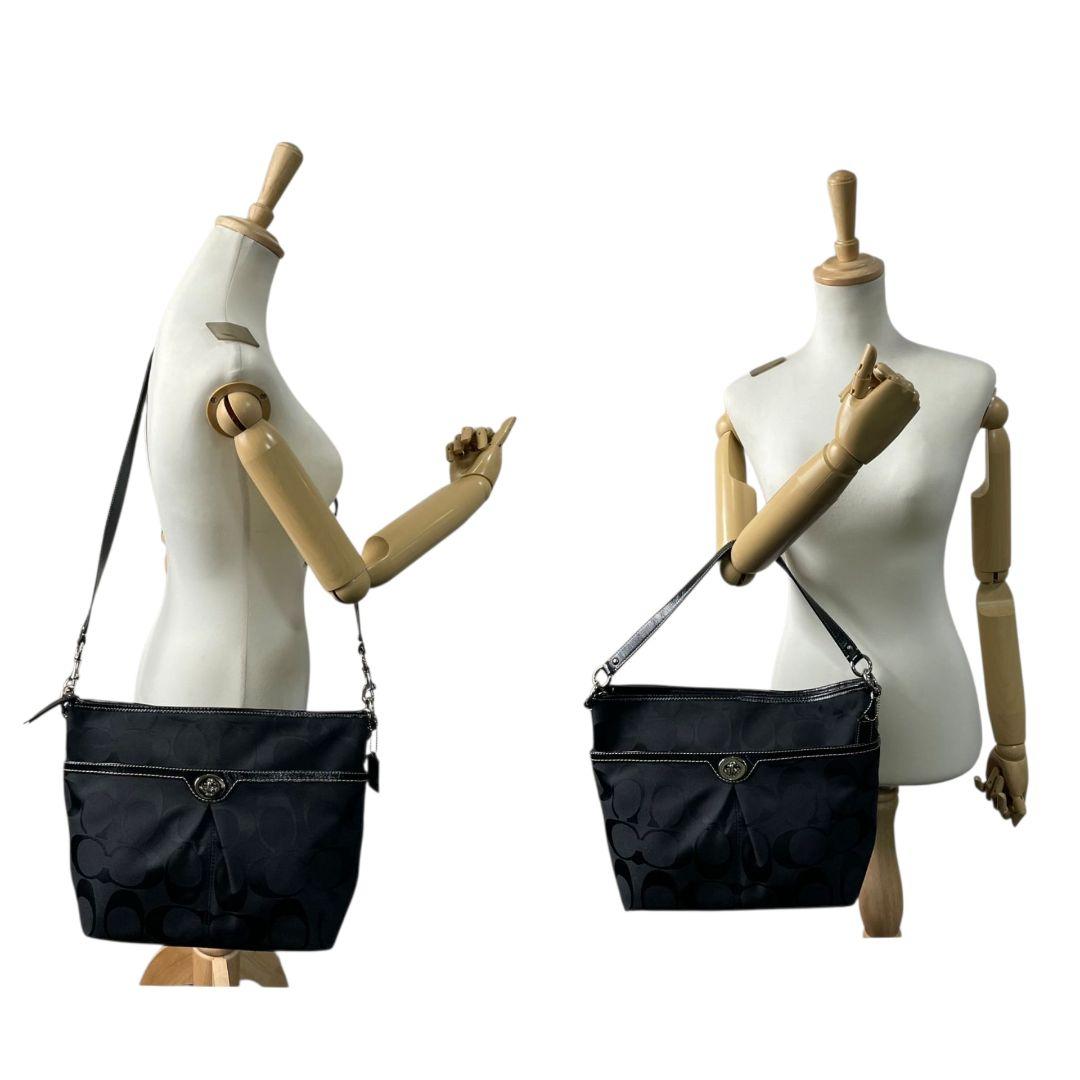 コーチ ショルダーバッグ 黒 ブラック シグネチャー ターンロック 2way ハンドバッグ トートバッグ ワンショルダー 斜め掛け可 キャンバス シルバー金具 ロゴタグ COACH F14852