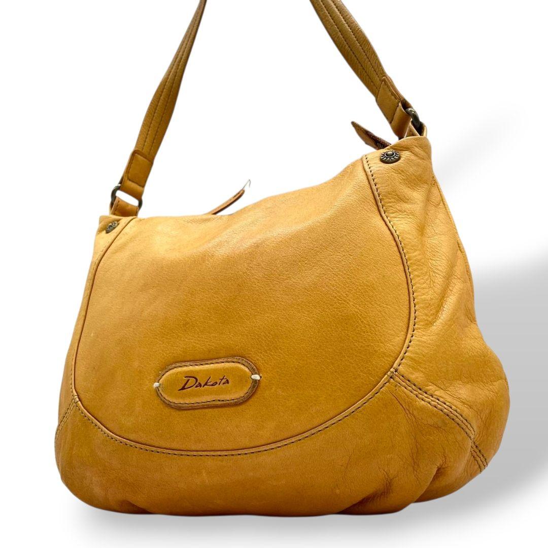 ダコタ Dakota ショルダーバッグ 黄 イエロー ホーボー レザー 本革 ロゴ ロゴプレート 斜め掛け可 T1 レディース