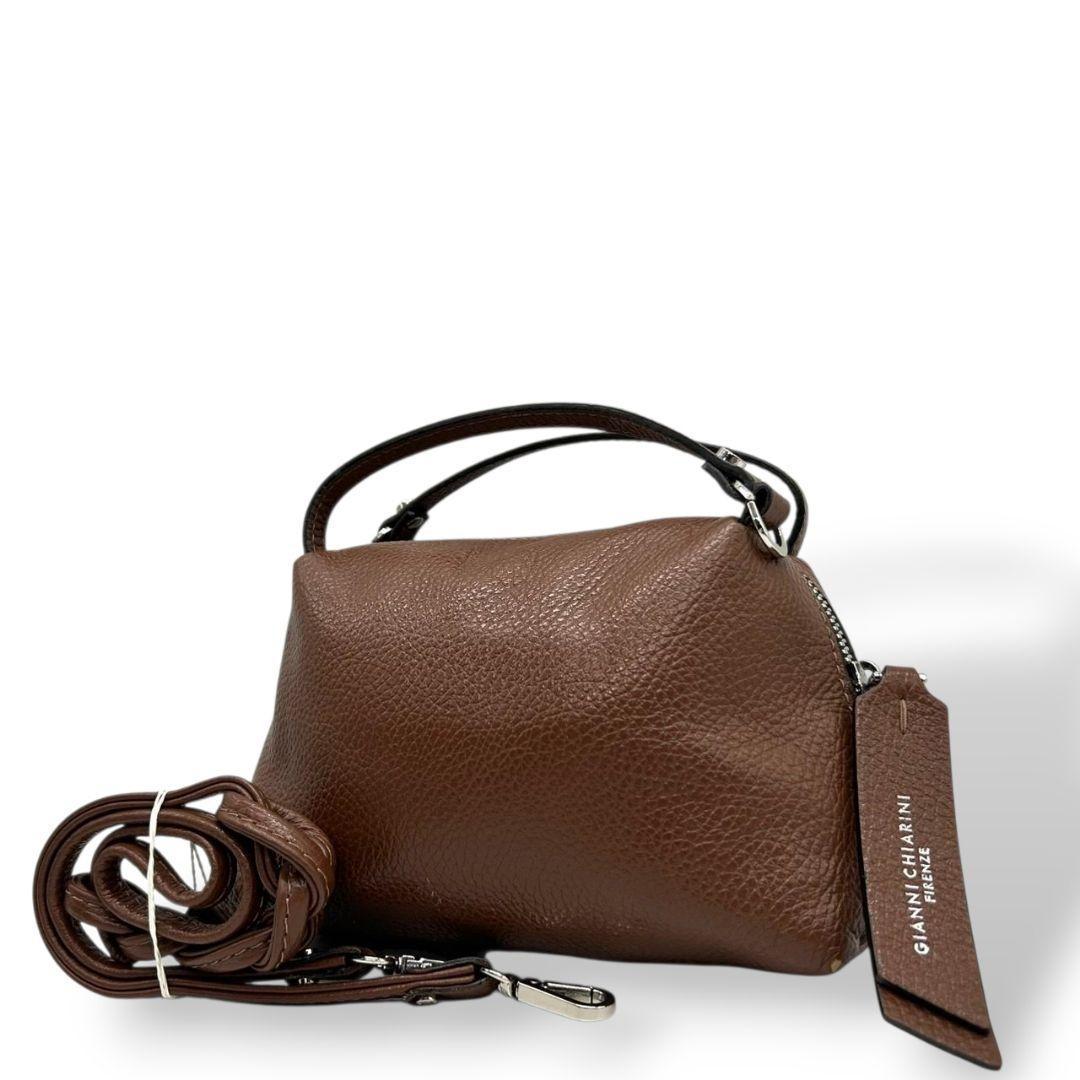 ジャンニキアリーニ GIANNI CHIARINI ハンドバッグ 2WAY 茶 アリファ 561 レザー シュリンクレザー ロゴチャーム ミニボストン シルバー金具 自立可 斜め掛け可 本革 ブラウン レディース