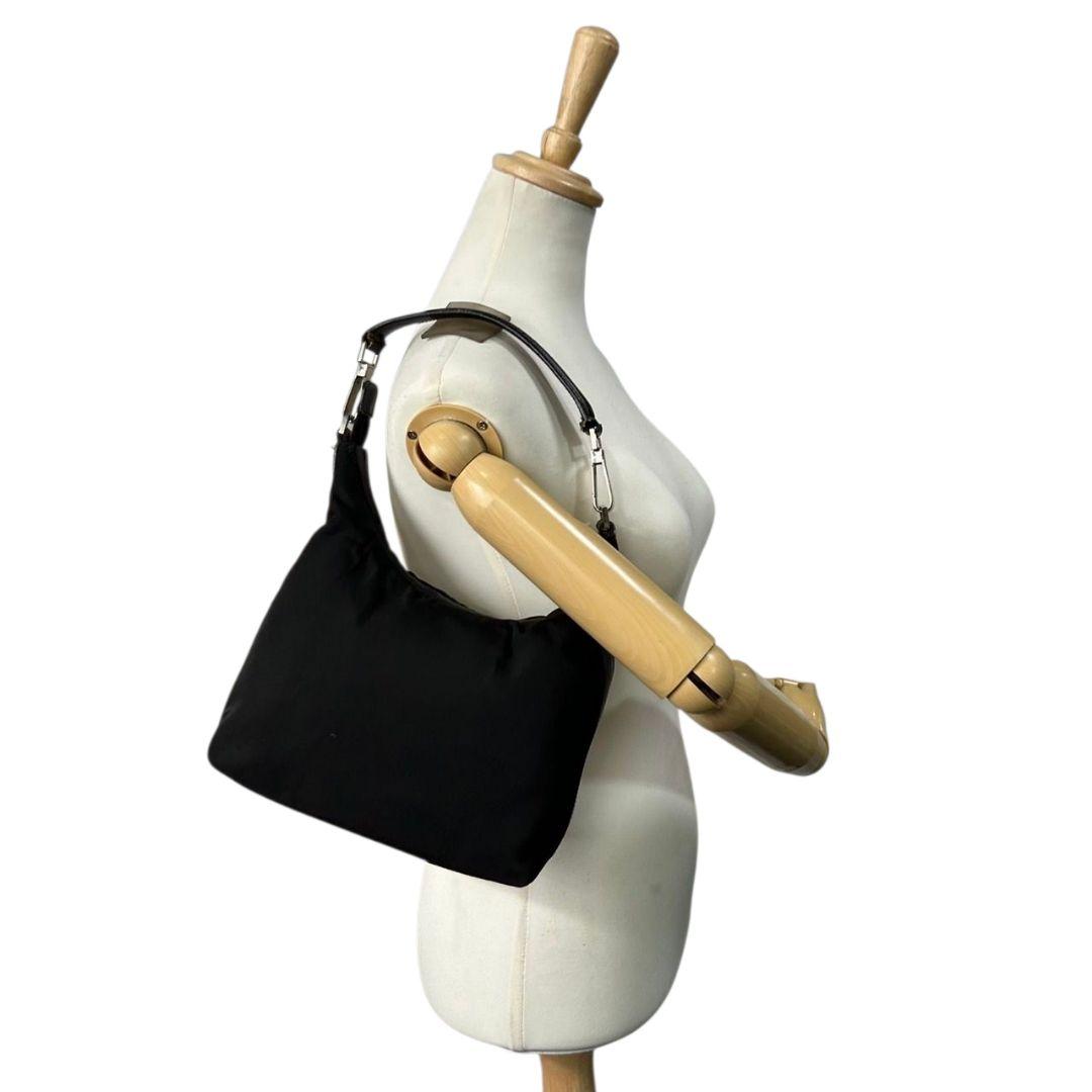 グッチ ハンドバッグ 黒 ワンショルダー ナイロン レザー GUCCI トートバッグ 自立可 肩掛け可 ブラック 本革 シルバー金具 0013766 002058