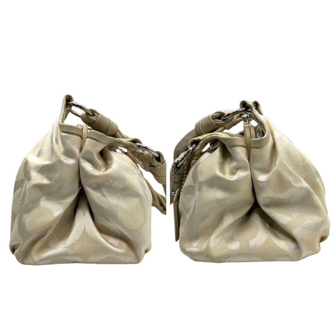 コーチ ハンドバッグ 白 ホワイト オプアート マディソン がま口 ワンショルダー トートバッグ 肩掛け可 キャンバス レザー 本革 ベージュ シルバー金具 ロゴタグ s70 COACH