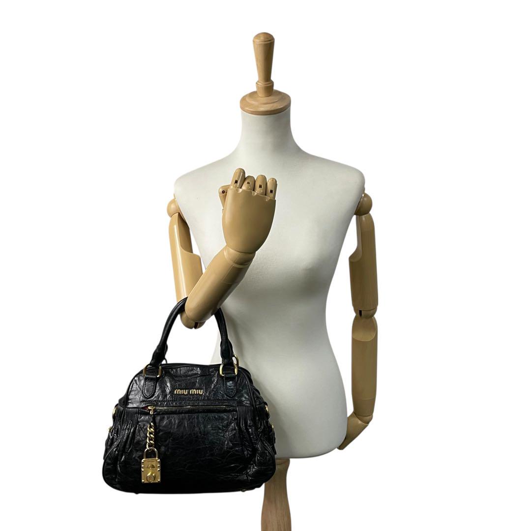 良品 miu miu ミュウミュウ C4 ハンドバッグ ナッパレザー 黒 ブラック 南京錠チャーム ゴールド金具 トートバッグ コンパクト 00s Y2K Archive レディース C4