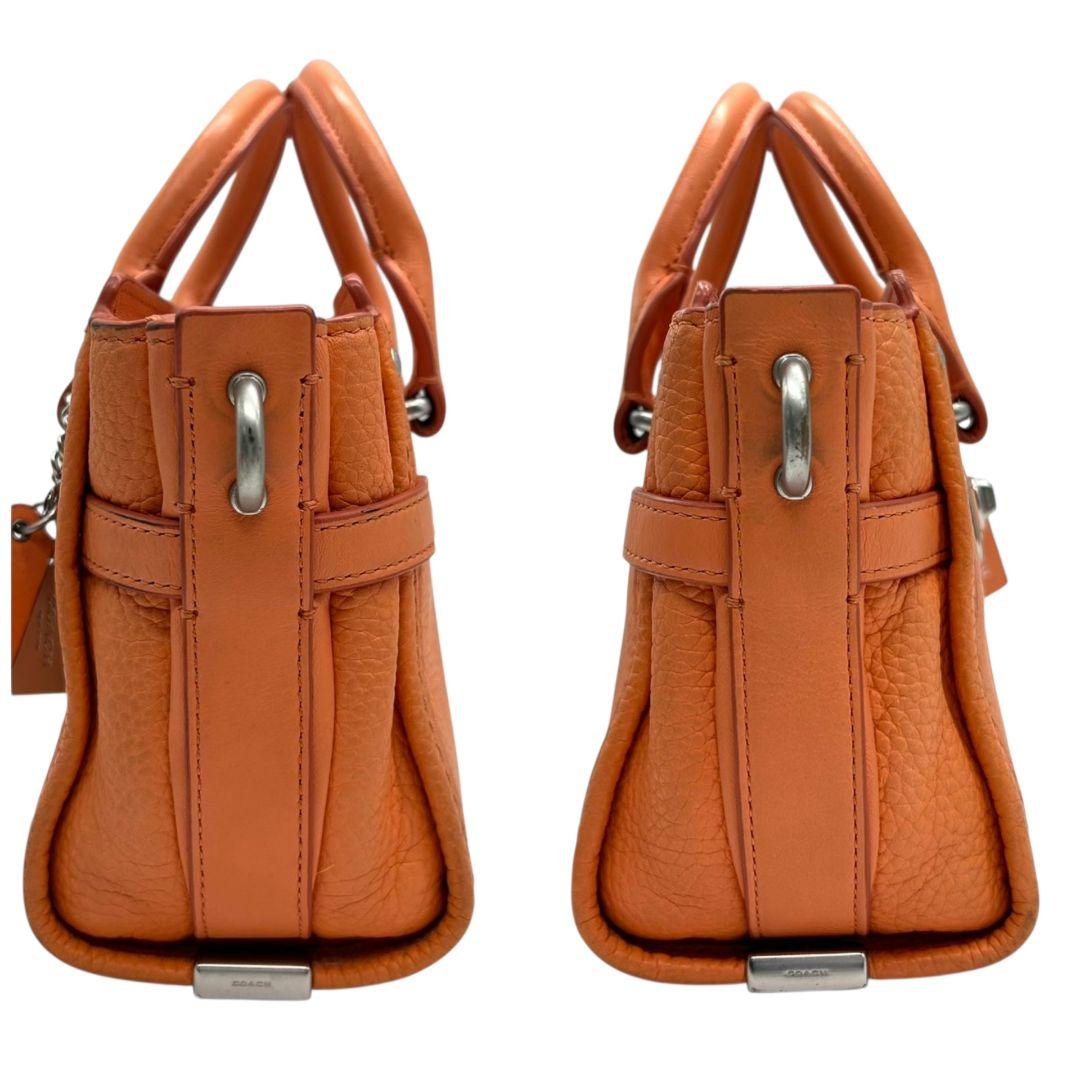 コーチ ハンドバッグ オレンジ スワッガー 2way レザー 本革 斜め掛け可 自立可 ショルダーバッグ トートバッグ シルバー金具 ロゴタグ s35 35798 COACH 上品 高級感