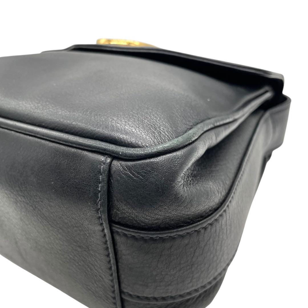 グッチ ショルダーバッグ ブラック ホースシュー ヴィンテージ 斜め掛け クロスボディー D2 フラップ ゴールド金具 刻印 コンパクト オールドグッチ GUCCI レザー レディース バッグ