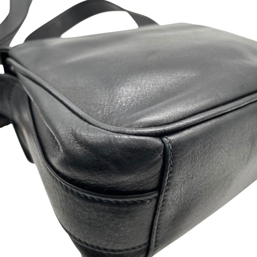 グッチ ショルダーバッグ ブラック ホースシュー ヴィンテージ 斜め掛け クロスボディー D2 フラップ ゴールド金具 刻印 コンパクト オールドグッチ GUCCI レザー レディース バッグ