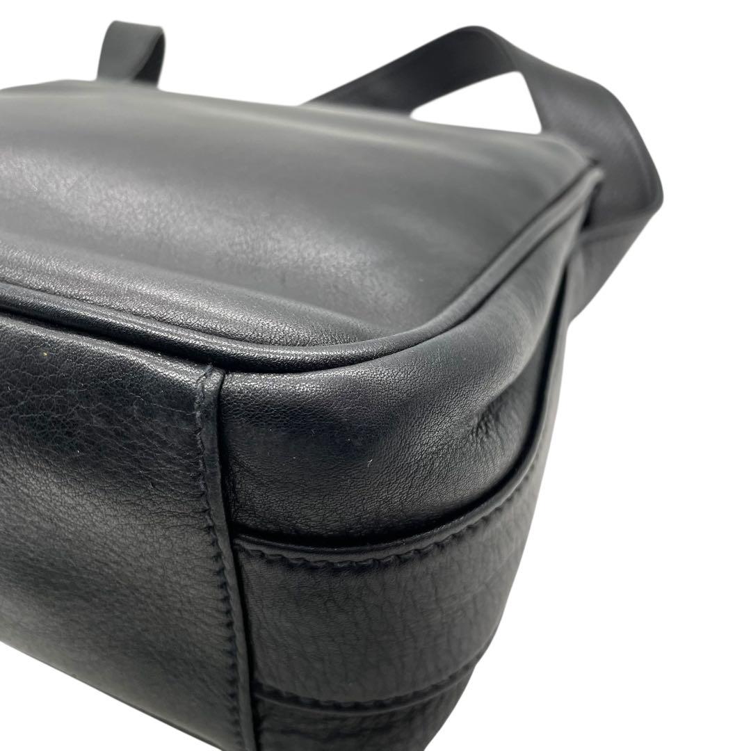 グッチ ショルダーバッグ ブラック ホースシュー ヴィンテージ 斜め掛け クロスボディー D2 フラップ ゴールド金具 刻印 コンパクト オールドグッチ GUCCI レザー レディース バッグ