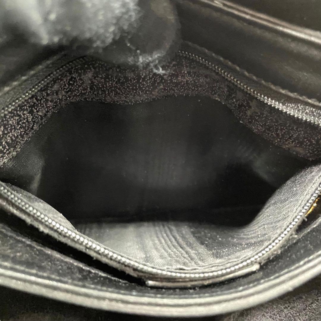 グッチ ショルダーバッグ ブラック ホースシュー ヴィンテージ 斜め掛け クロスボディー D2 フラップ ゴールド金具 刻印 コンパクト オールドグッチ GUCCI レザー レディース バッグ