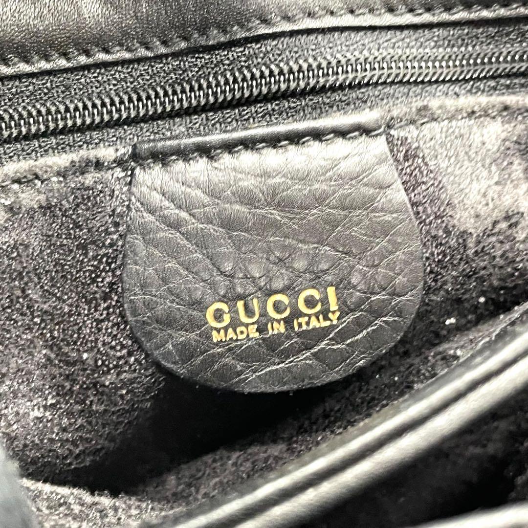 グッチ ショルダーバッグ ブラック ホースシュー ヴィンテージ 斜め掛け クロスボディー D2 フラップ ゴールド金具 刻印 コンパクト オールドグッチ GUCCI レザー レディース バッグ