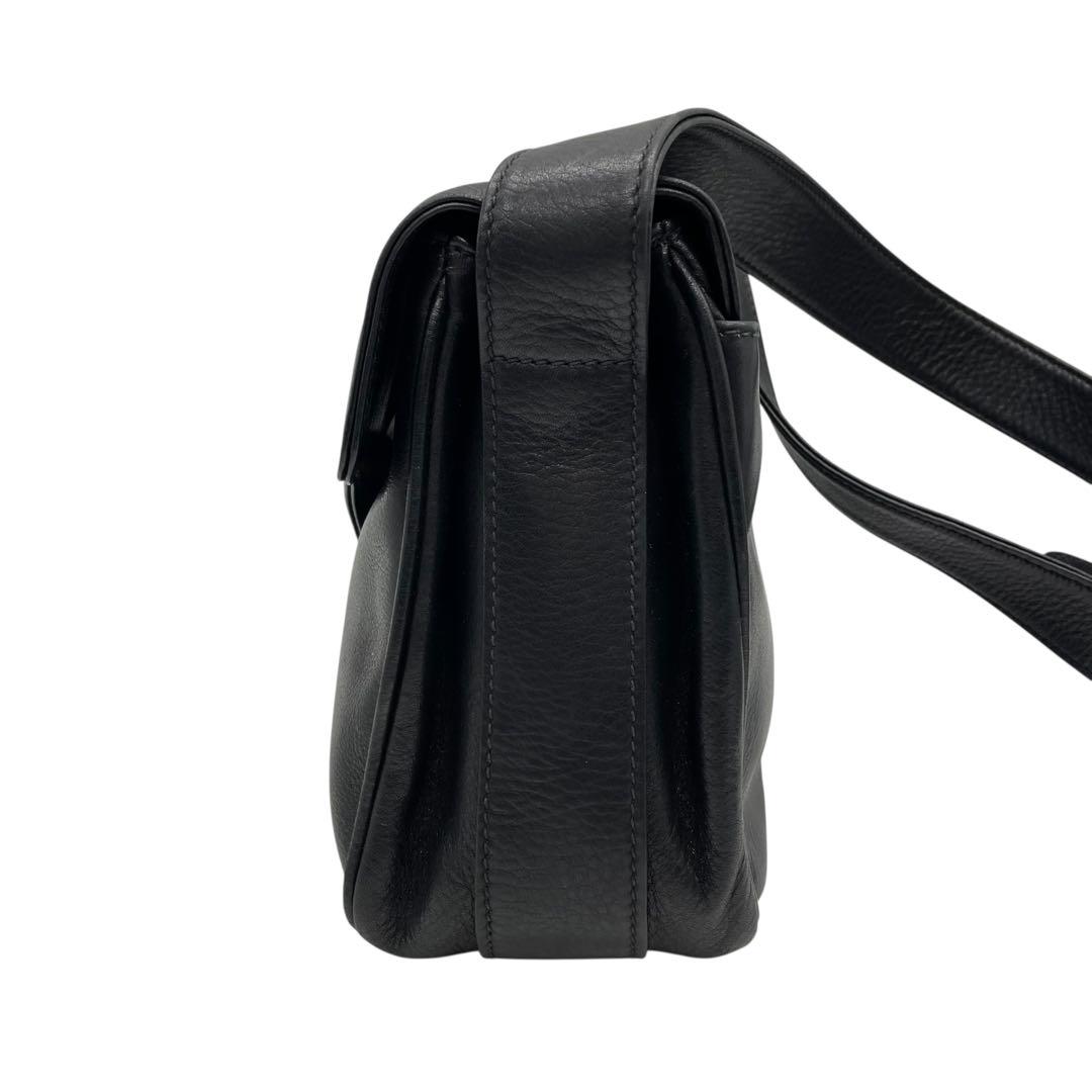 グッチ ショルダーバッグ ブラック ホースシュー ヴィンテージ 斜め掛け クロスボディー D2 フラップ ゴールド金具 刻印 コンパクト オールドグッチ GUCCI レザー レディース バッグ