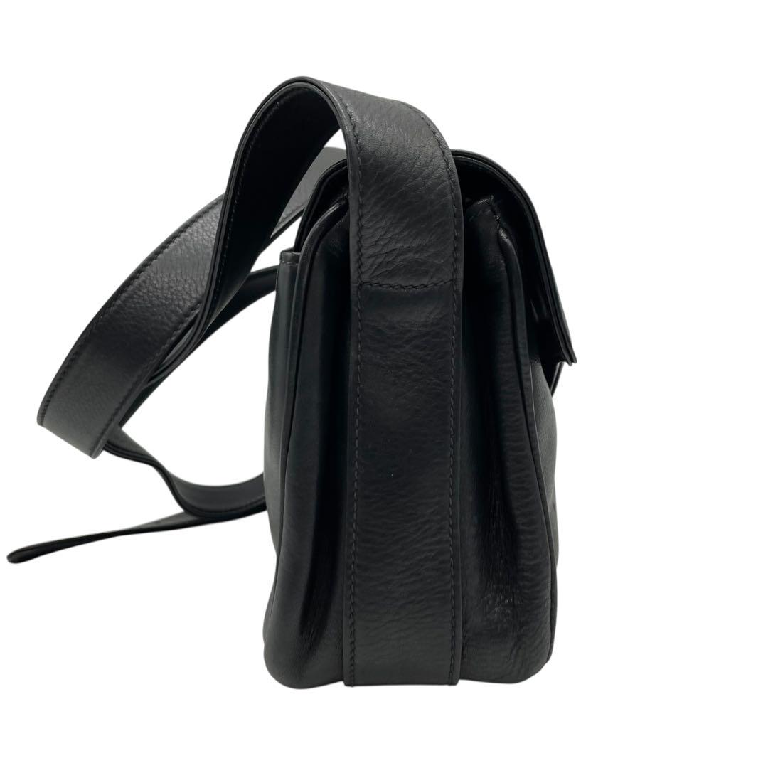 グッチ ショルダーバッグ ブラック ホースシュー ヴィンテージ 斜め掛け クロスボディー D2 フラップ ゴールド金具 刻印 コンパクト オールドグッチ GUCCI レザー レディース バッグ