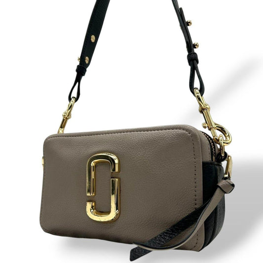 美品 マークジェイコブス ショルダーバッグ グレー ブラック 黒 スナップショット レザー 本革 斜め掛け可 自立可 ダブルJロゴ カメラバッグ ゴールド金具 本物保証 鑑定済 オシャレ MARC JACOBS s44