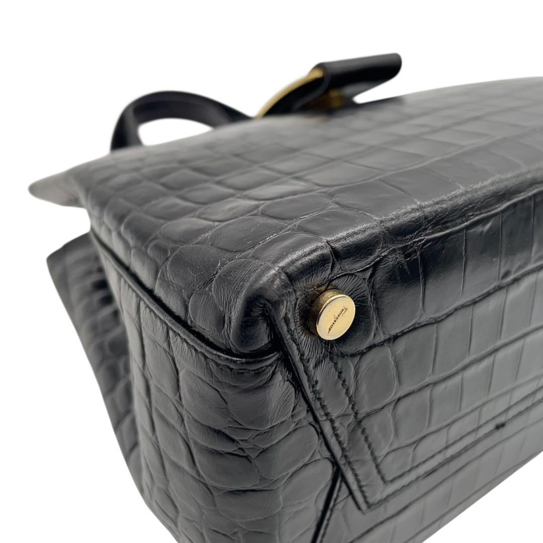 フェラガモ ハンドバッグ ヴァラリボン 型押し フラップ レザー 自立型 コンパクト ゴールド金具 ロゴ刻印 レディース Salvatore Ferragamo s87