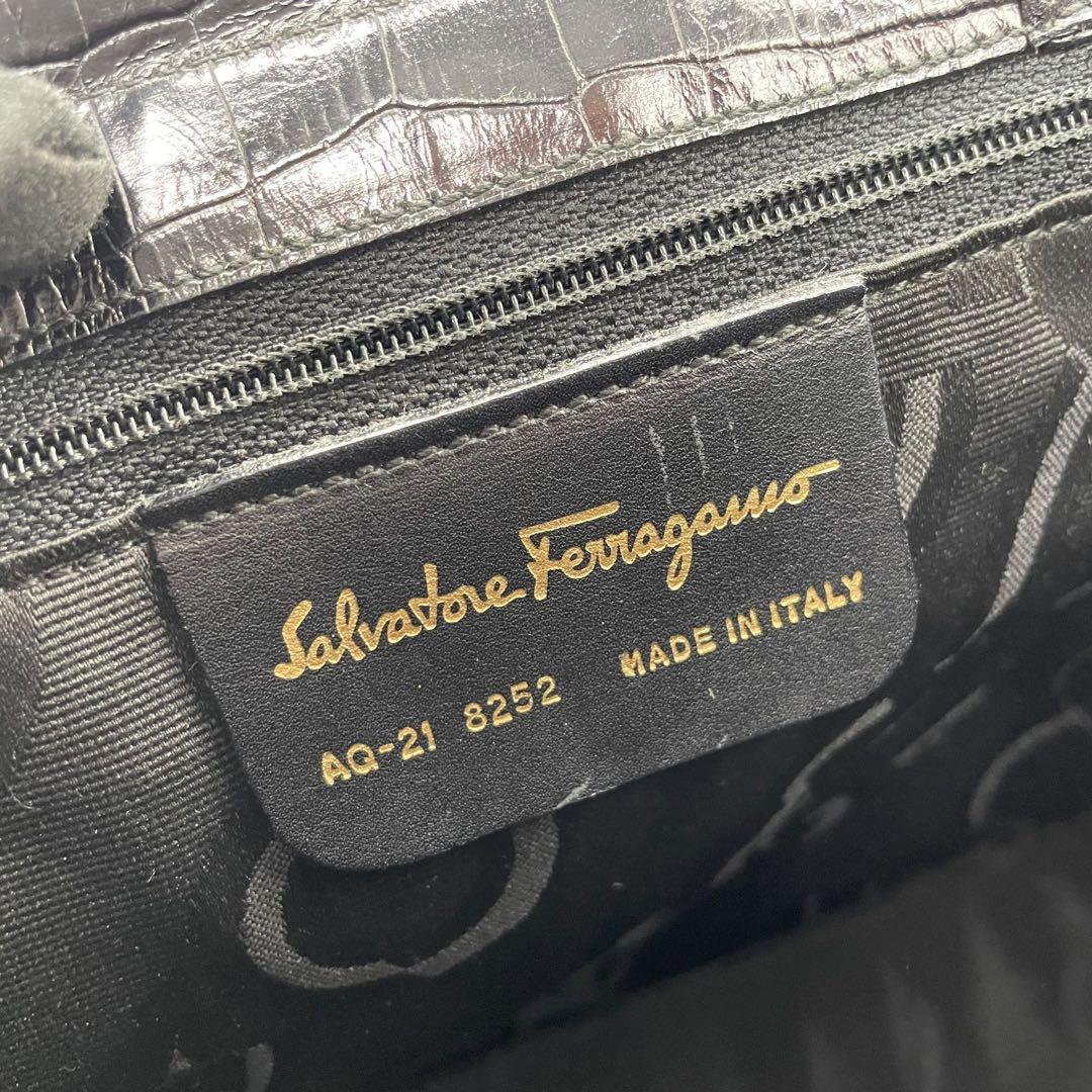 フェラガモ ハンドバッグ ヴァラリボン 型押し フラップ レザー 自立型 コンパクト ゴールド金具 ロゴ刻印 レディース Salvatore Ferragamo s87