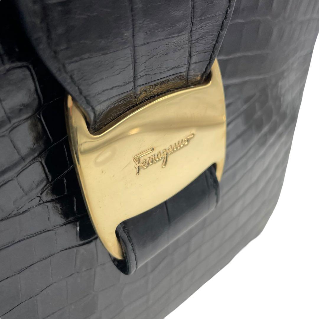 フェラガモ ハンドバッグ ヴァラリボン 型押し フラップ レザー 自立型 コンパクト ゴールド金具 ロゴ刻印 レディース Salvatore Ferragamo s87