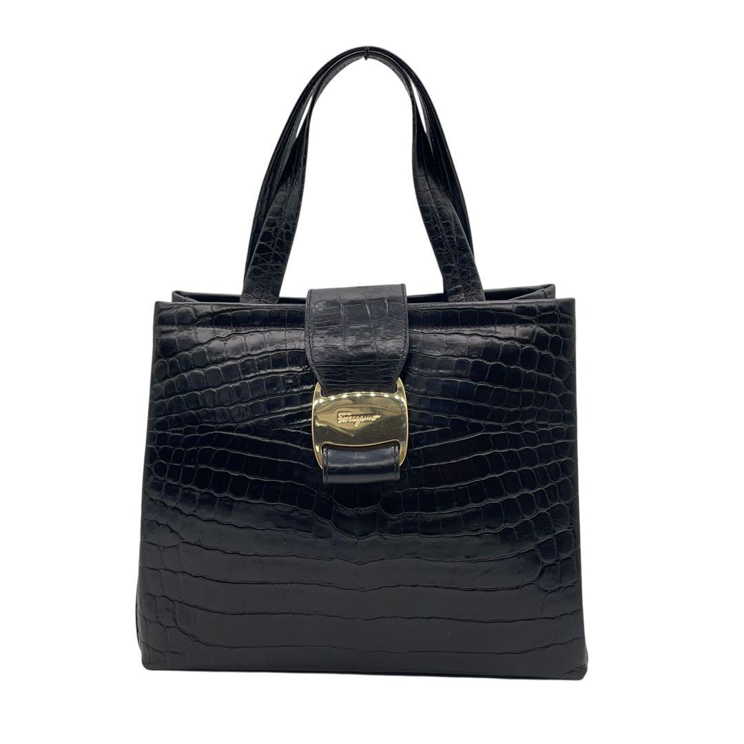 フェラガモ ハンドバッグ ヴァラリボン 型押し フラップ レザー 自立型 コンパクト ゴールド金具 ロゴ刻印 レディース Salvatore Ferragamo s87