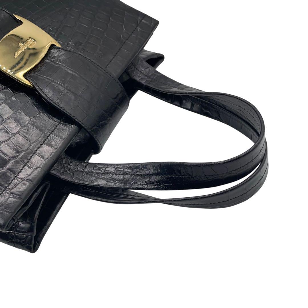 フェラガモ ハンドバッグ ヴァラリボン 型押し フラップ レザー 自立型 コンパクト ゴールド金具 ロゴ刻印 レディース Salvatore Ferragamo s87