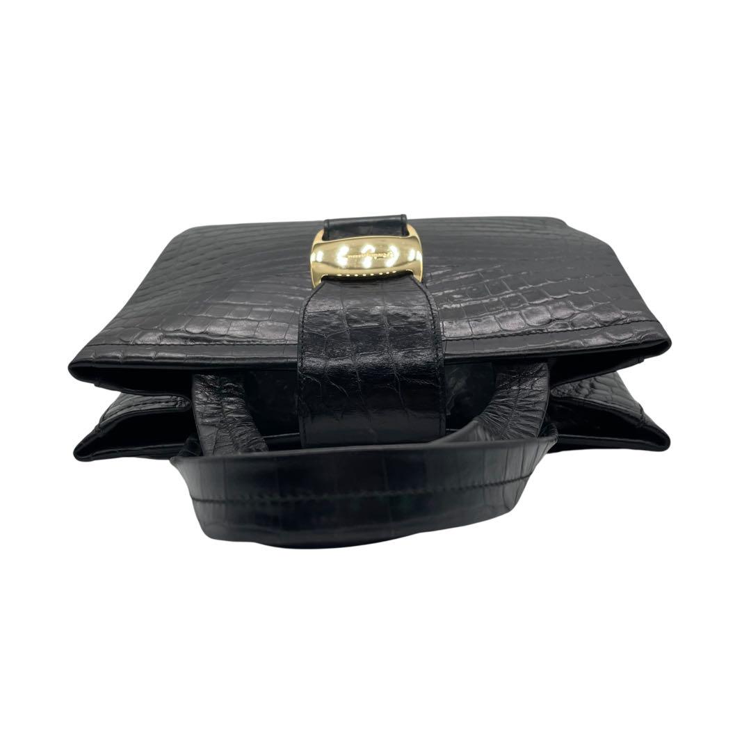 フェラガモ ハンドバッグ ヴァラリボン 型押し フラップ レザー 自立型 コンパクト ゴールド金具 ロゴ刻印 レディース Salvatore Ferragamo s87